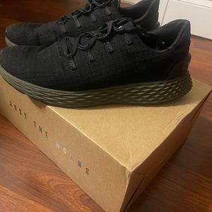 NO BULL - Ripstop Runner, Black Ivy, women’s size 8, men’s 6.5.